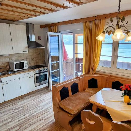 Ferienwohnung mit Seeblick und Balkon in Millstatt